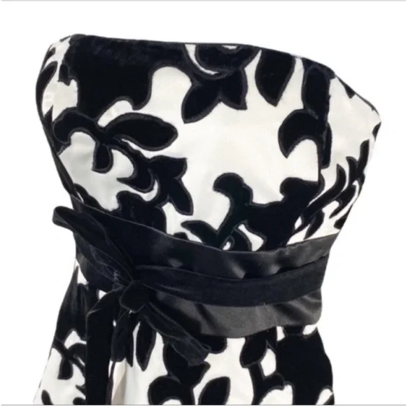 WHITE HOUSE BLACK MARKET velvet strapless dress 0 - Picture 4 of 10